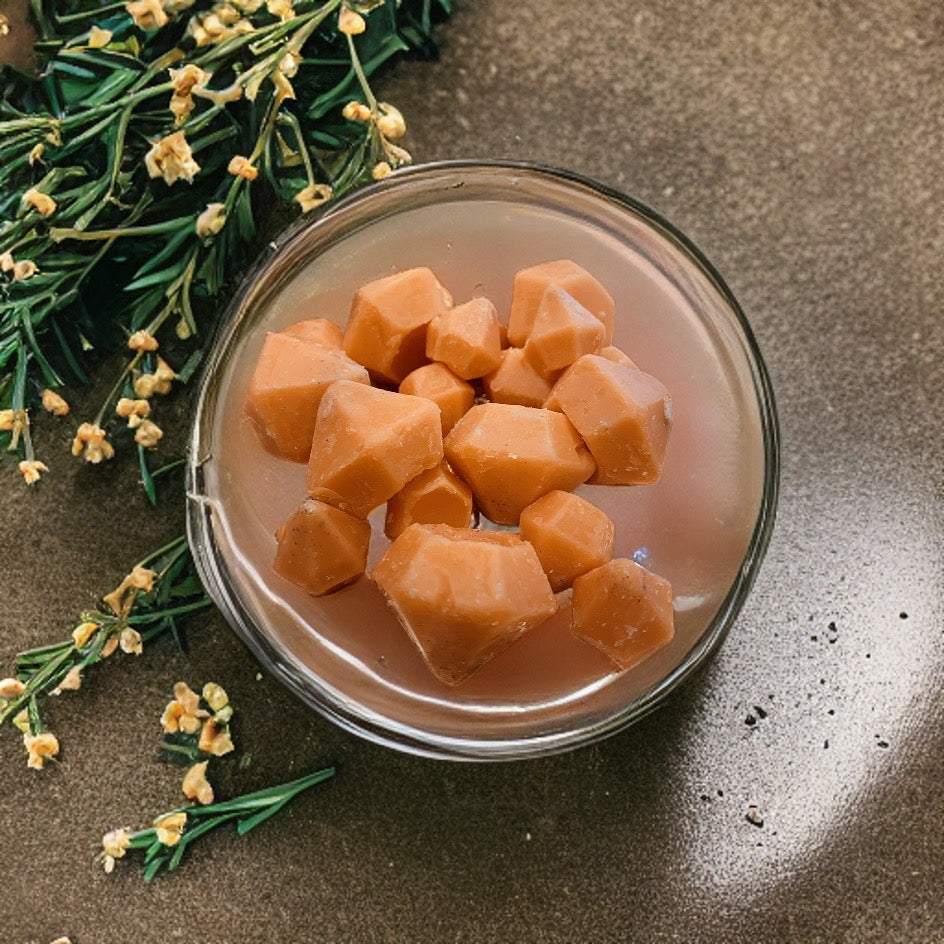 Couture Candlez by Jewelz luxury wax melts with notes of almond, berries, & rose (Bijou Berries)