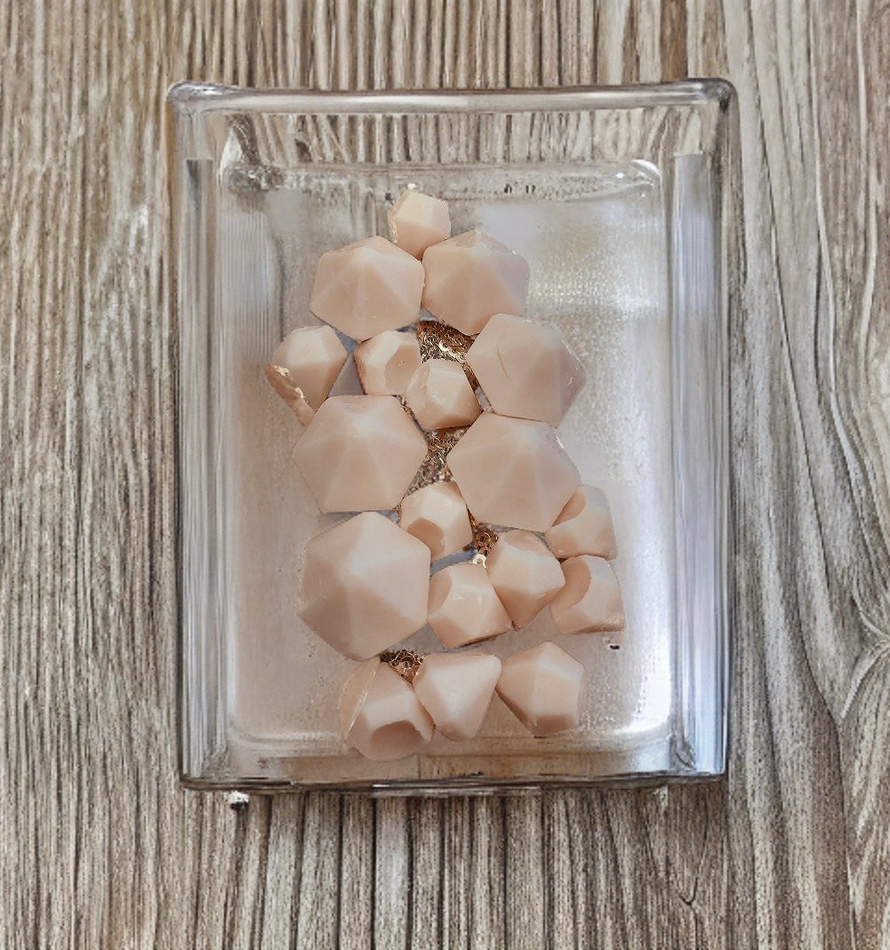 Couture Candlez by Jewelz luxury wax melts with notes of caramel, coconut, & cream (Coco Capri)