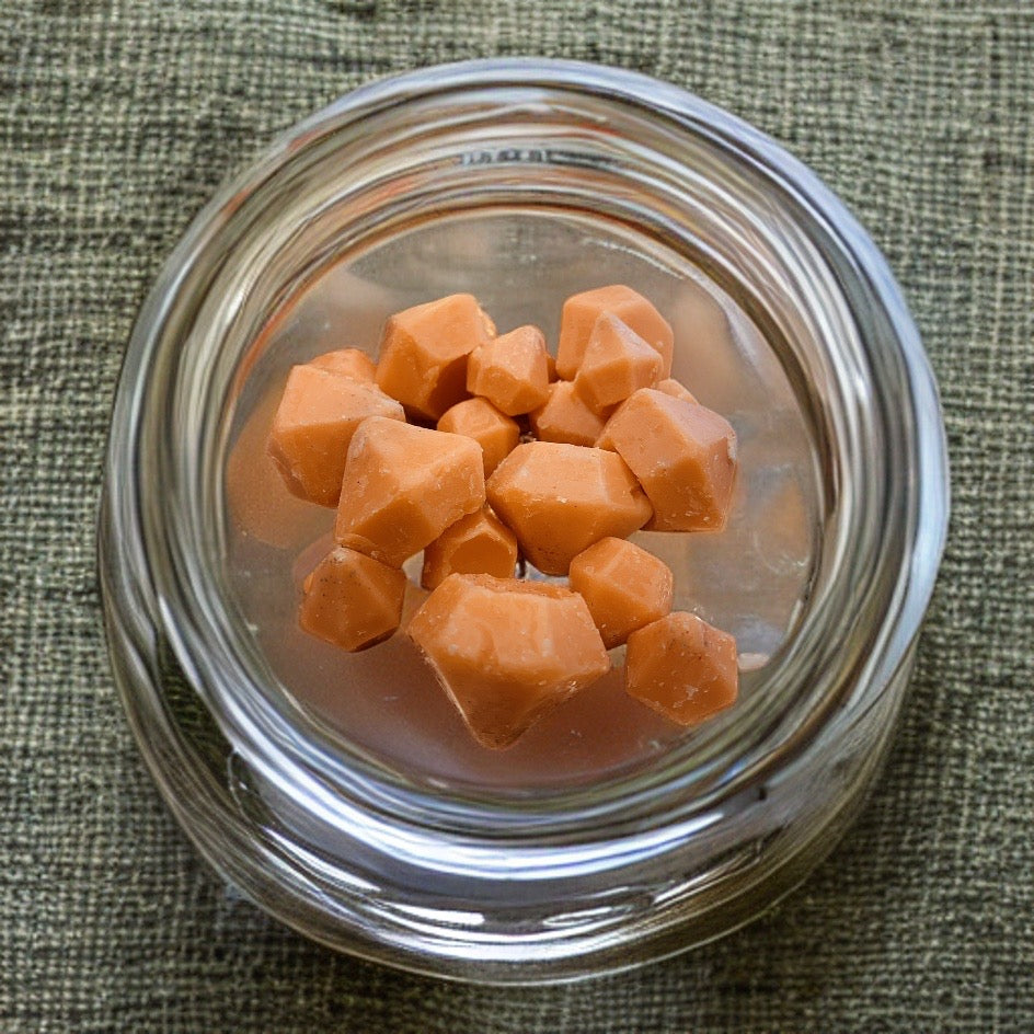 Couture Candlez by Jewelz luxury wax melts with notes of almond, berries, & rose (Bijou Berries)