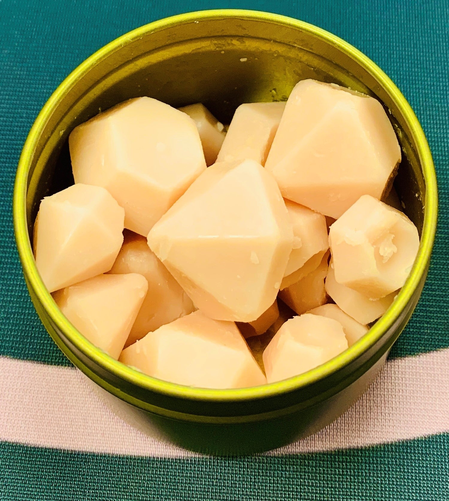 Couture Candlez by Jewelz luxury wax melts with notes of caramel, coconut, & cream (Coco Capri)