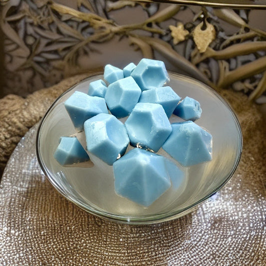 Couture Candlez by Jewelz luxury wax melts with notes of lavender, oakmoss, & sandalwood (Milan Mist)
