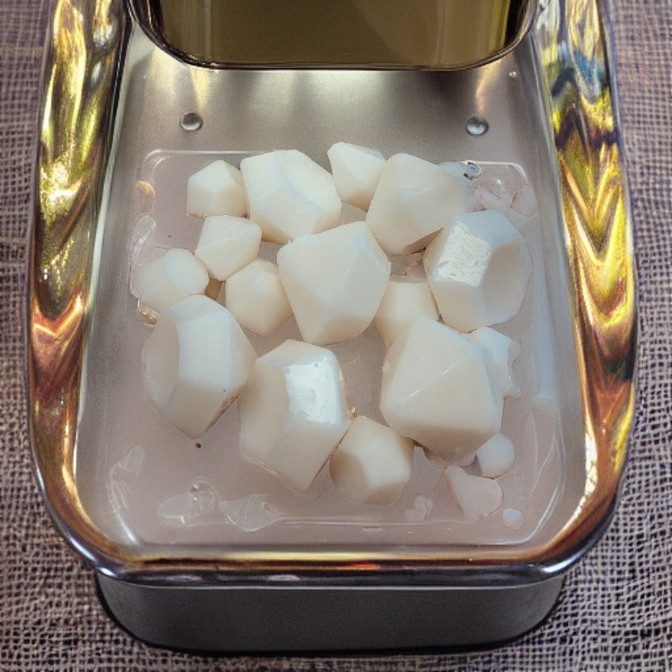 Couture Candlez by Jewelz luxury wax melts with notes of amber, bergamot, & leather (Onyx Oasis)